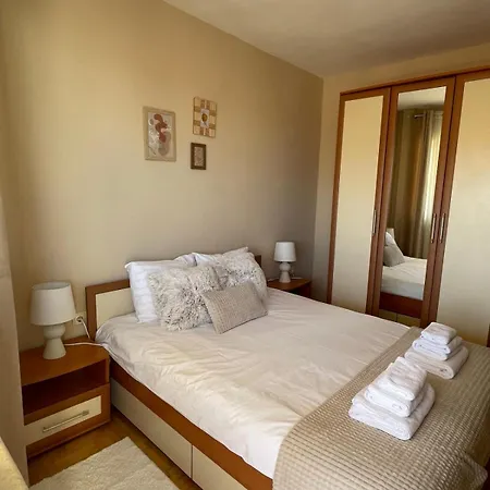 Garden Apartment *